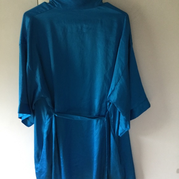 Victoria Secrets Bathrobe - Picture 4 of 5